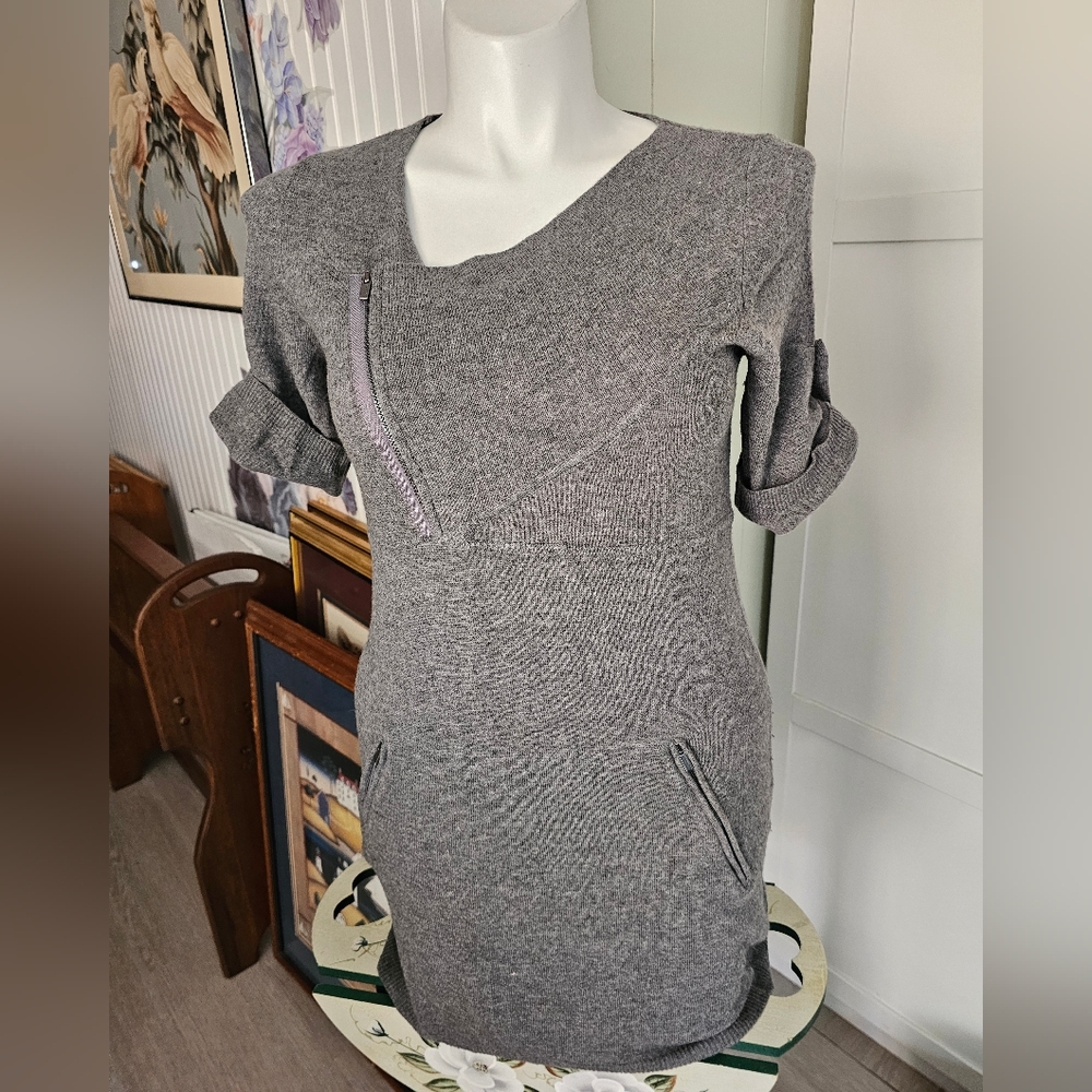 BCBG Max Azria Gray 100% Lambswool Knit Dress Size M Short Sleeve Zipper Pockets